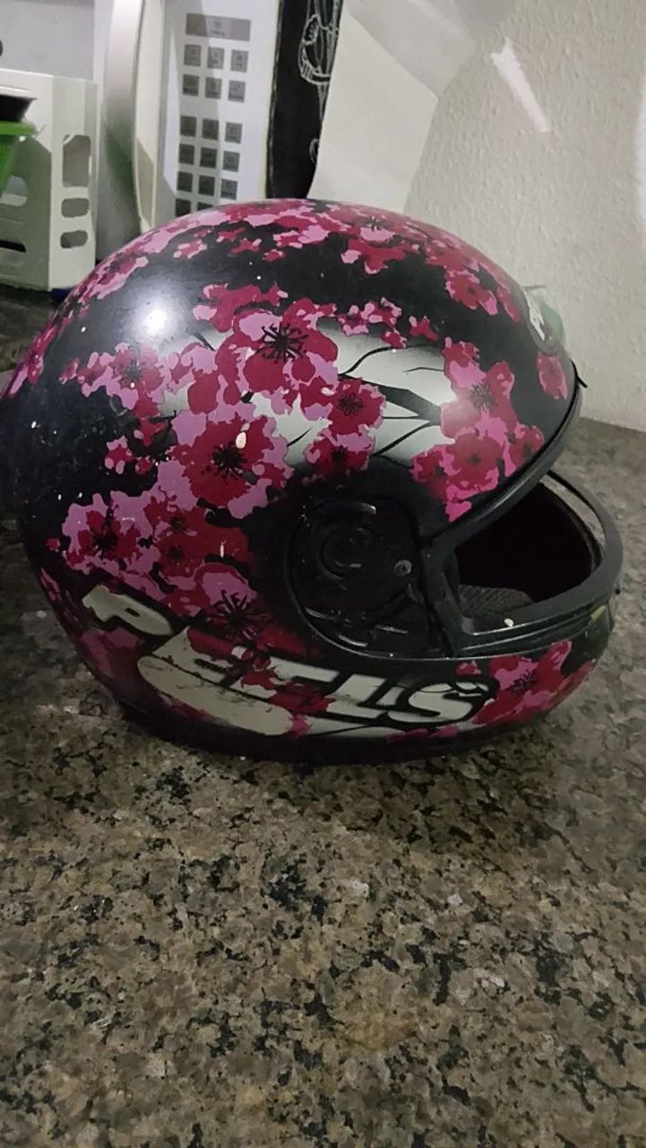 capacetes usados, sem a viseira, para vender logo ! - Foto 2
