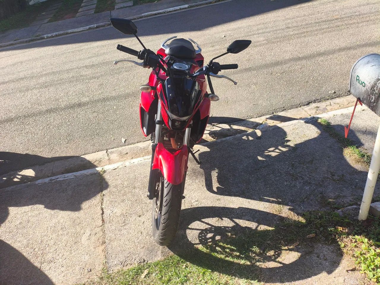 Moto conservada, bom estado. 