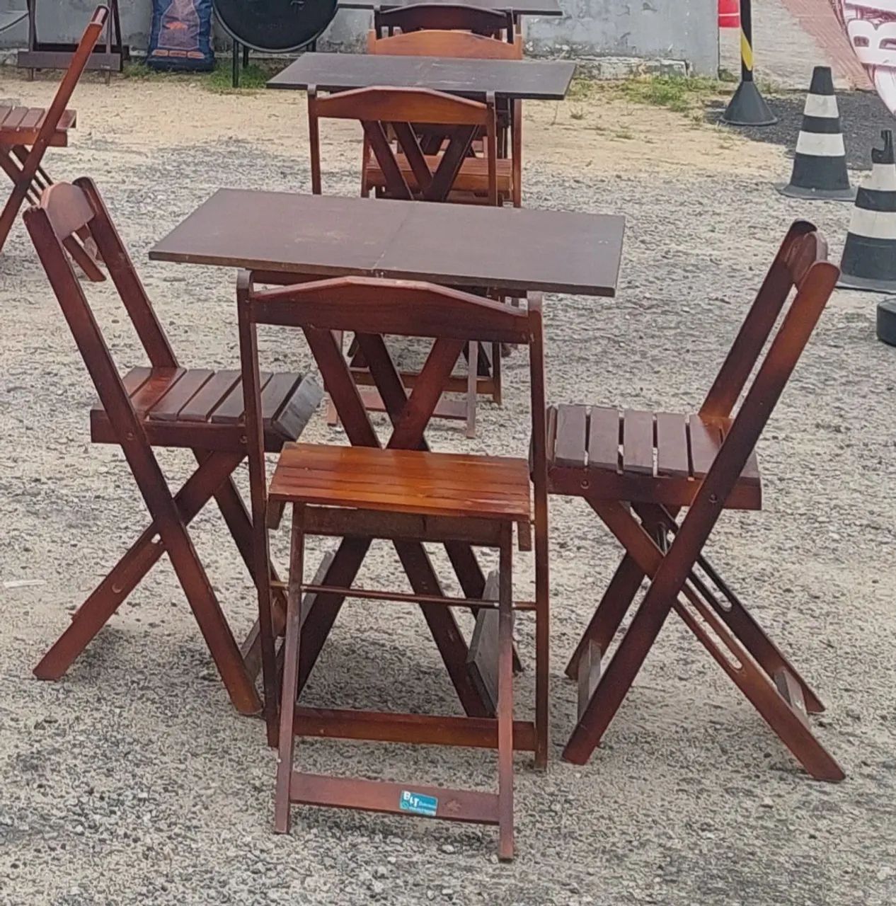 Conjunto de Mesa com 4 cadeiras 