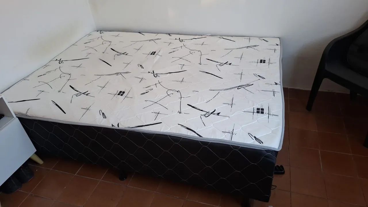 Vendo cama box de casal em ótimo estado de conservação 