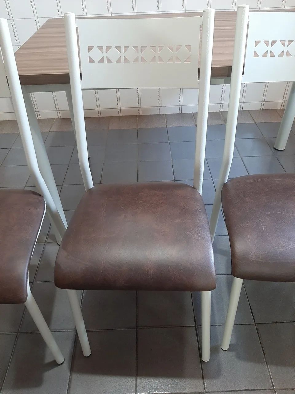 Mesa de jantar com 4 cadeiras - Foto 2