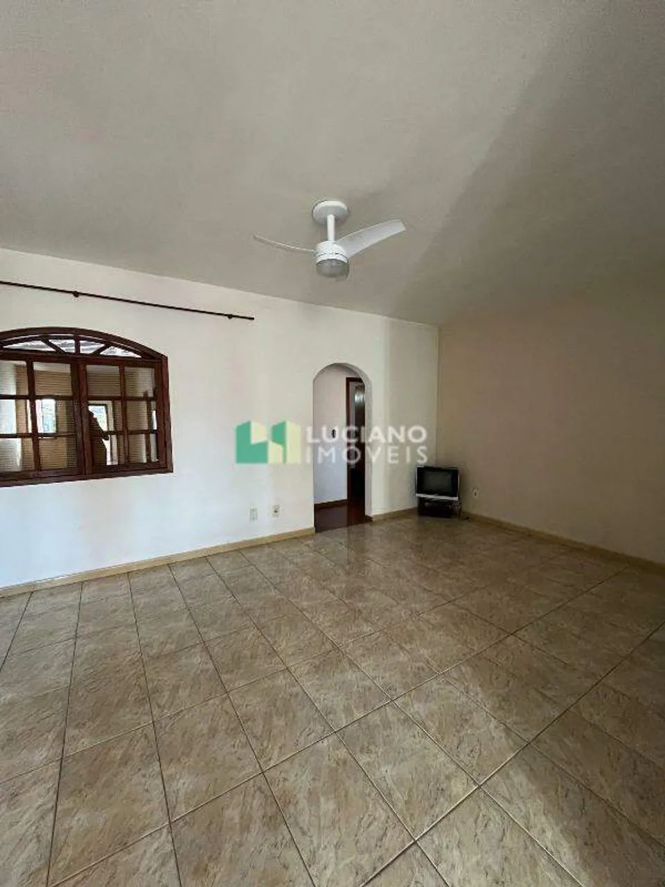 Casa Ampla com 4 Quartos, Suíte com Hidromassagem e Piscina  357 m² de Área Construída - Foto 5