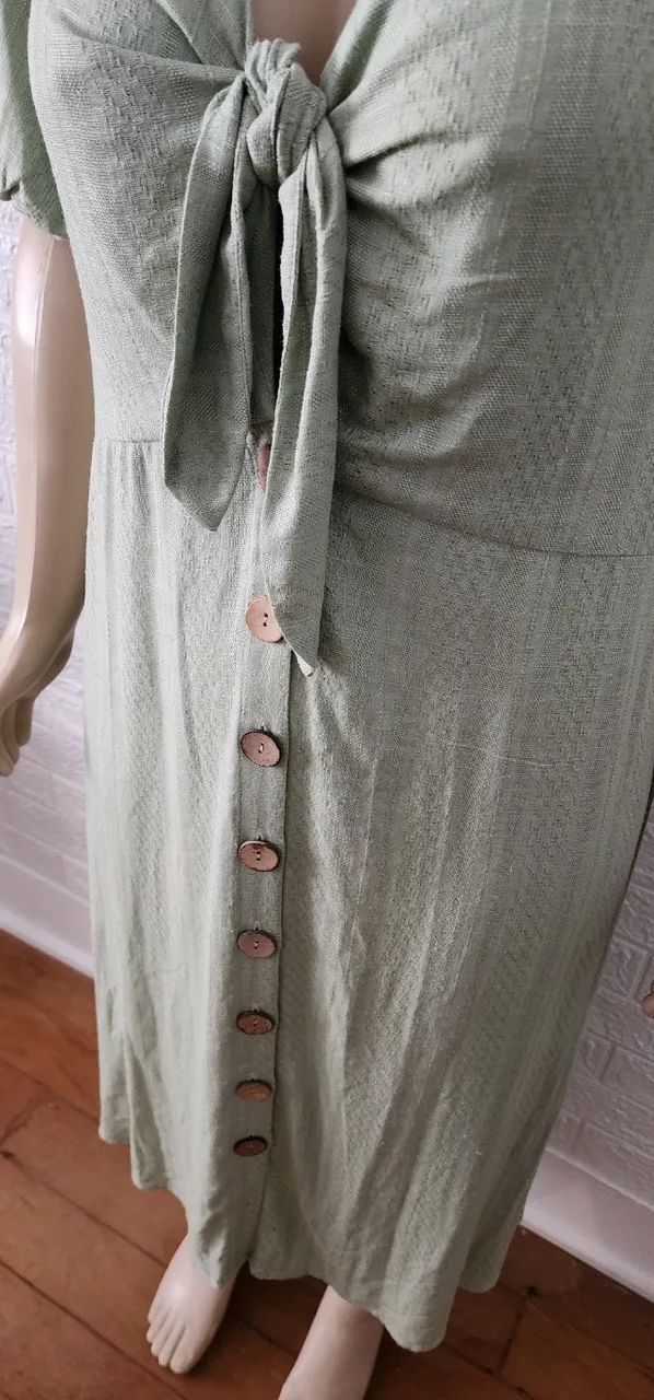 Vestido de Linho com Botões de Madeira Plus Size - TAL & QUAL - Foto 2