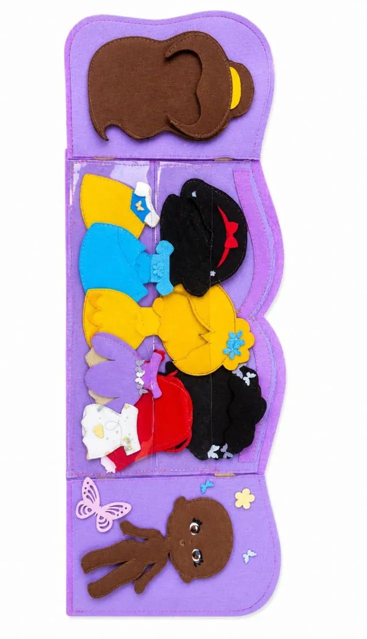 Boneca troca de roupas artesanal  feltro  - Foto 2