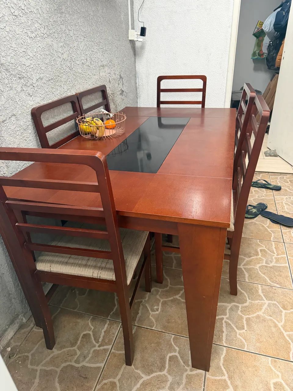 Mesa 6 cadeiras de madeira. - Foto 3