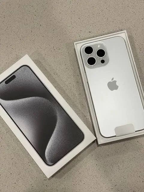 Iphone 15 Pro Max 256GB Silver - Foto 2