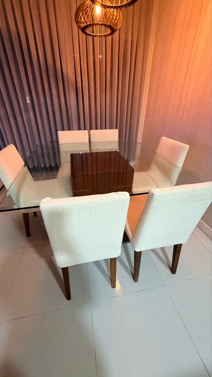 Mesa de jantar com 6 cadeiras 