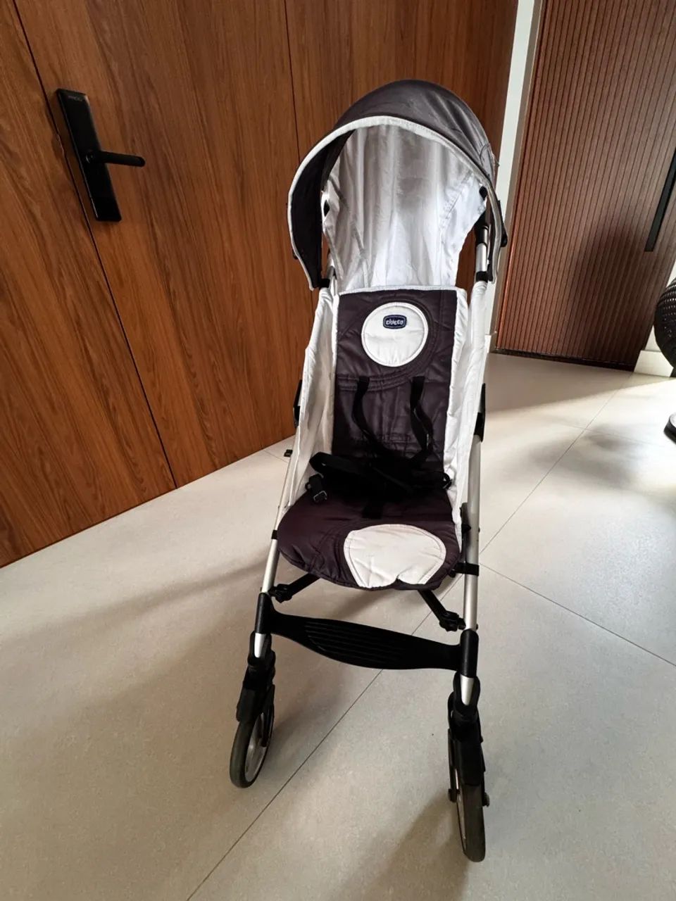 Carrinho de bebê da Chicco muito conservado 