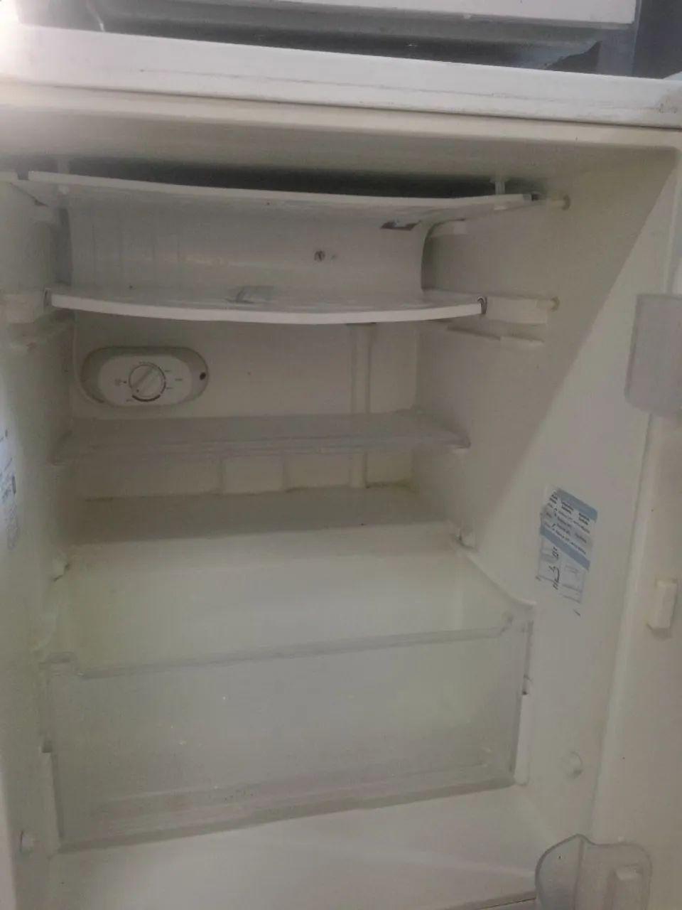 Frigobar Eletrolux 80 litros funcionando perfeitamente 127b - Foto 5