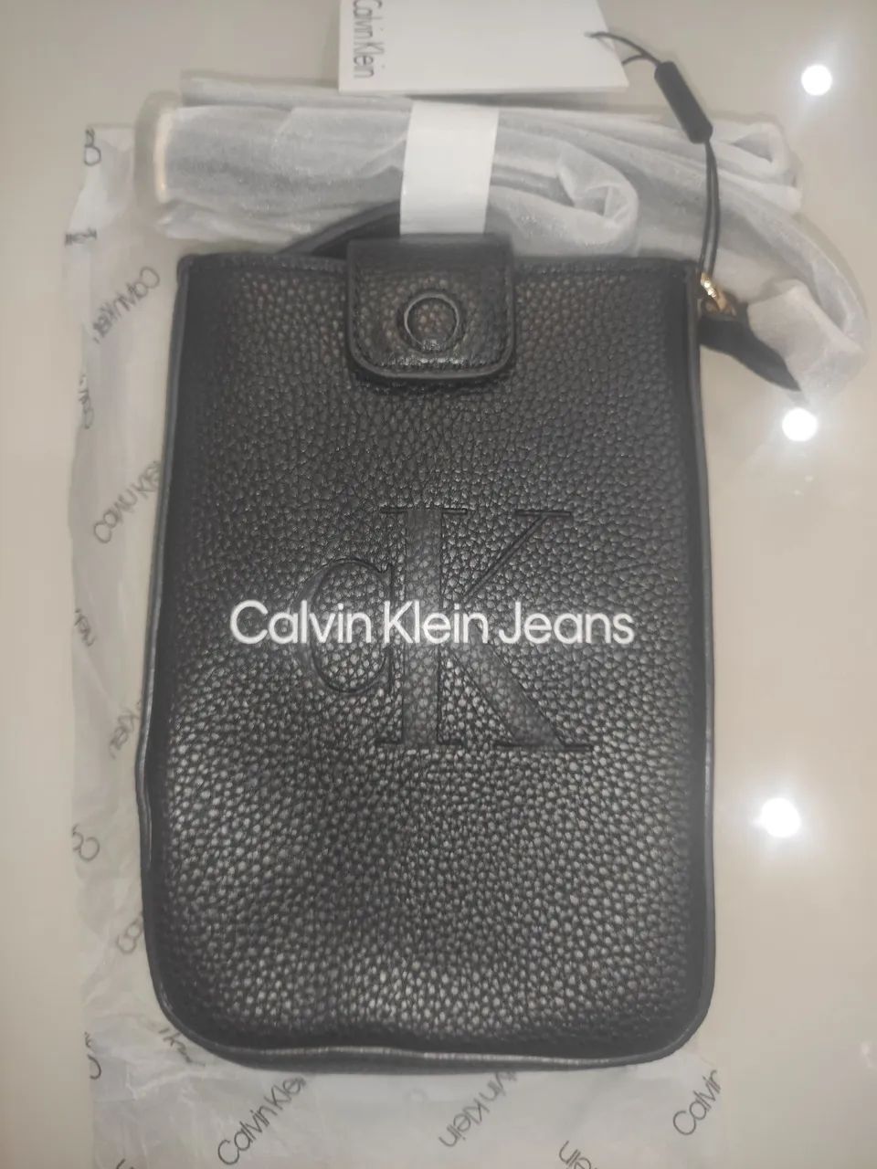 Bolsa transversal Calvin Klein Preta