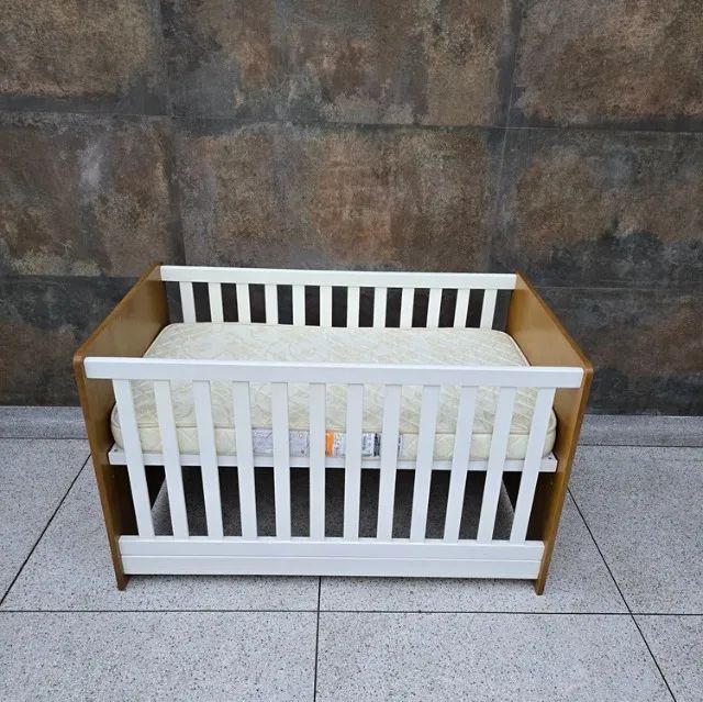 Berço em madeira com colchão  - Foto 4