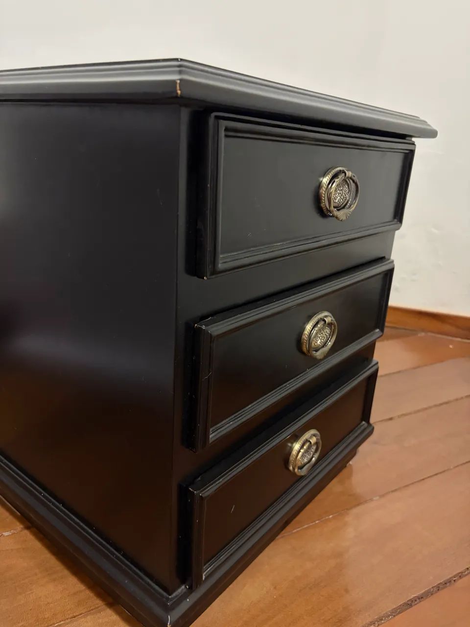 Mesa de Cabeceira Antiga Restaurada - Laqueada em Preto