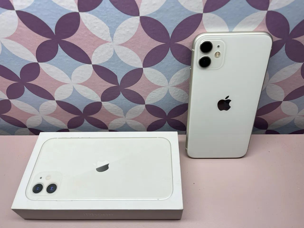 Apple iPhone 11 ホワイト　バッテリー８０% iPhone 11 64gb Bateria 80% Branco - impecável - Celulares e