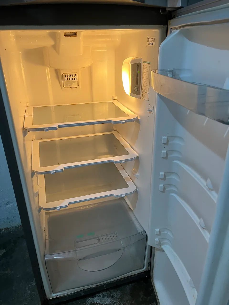 Vendo geladeira pra consertar 