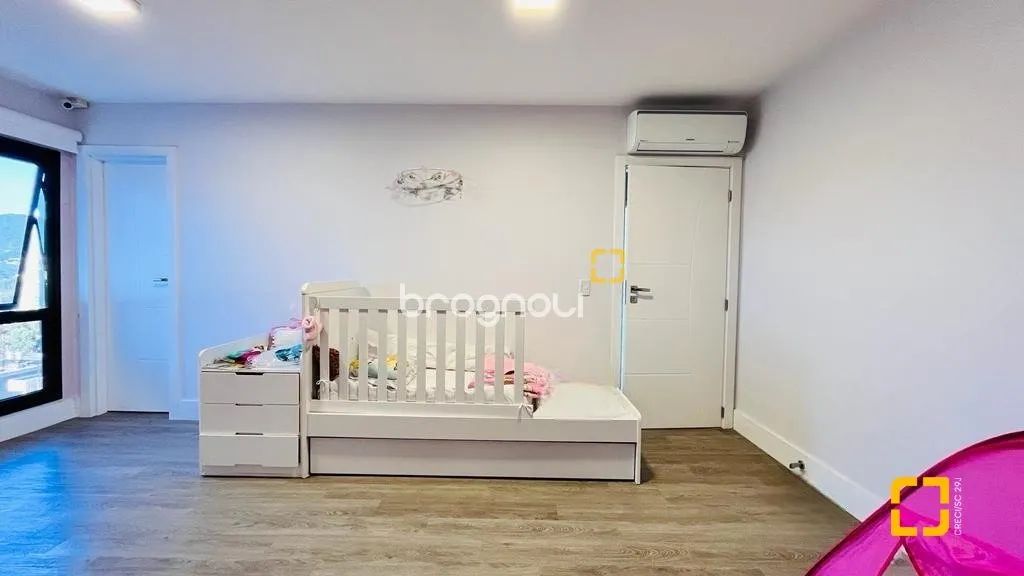 Casa na Trindade com 4 dormitórios com vista espetacular, moderna e requintada - Foto 2