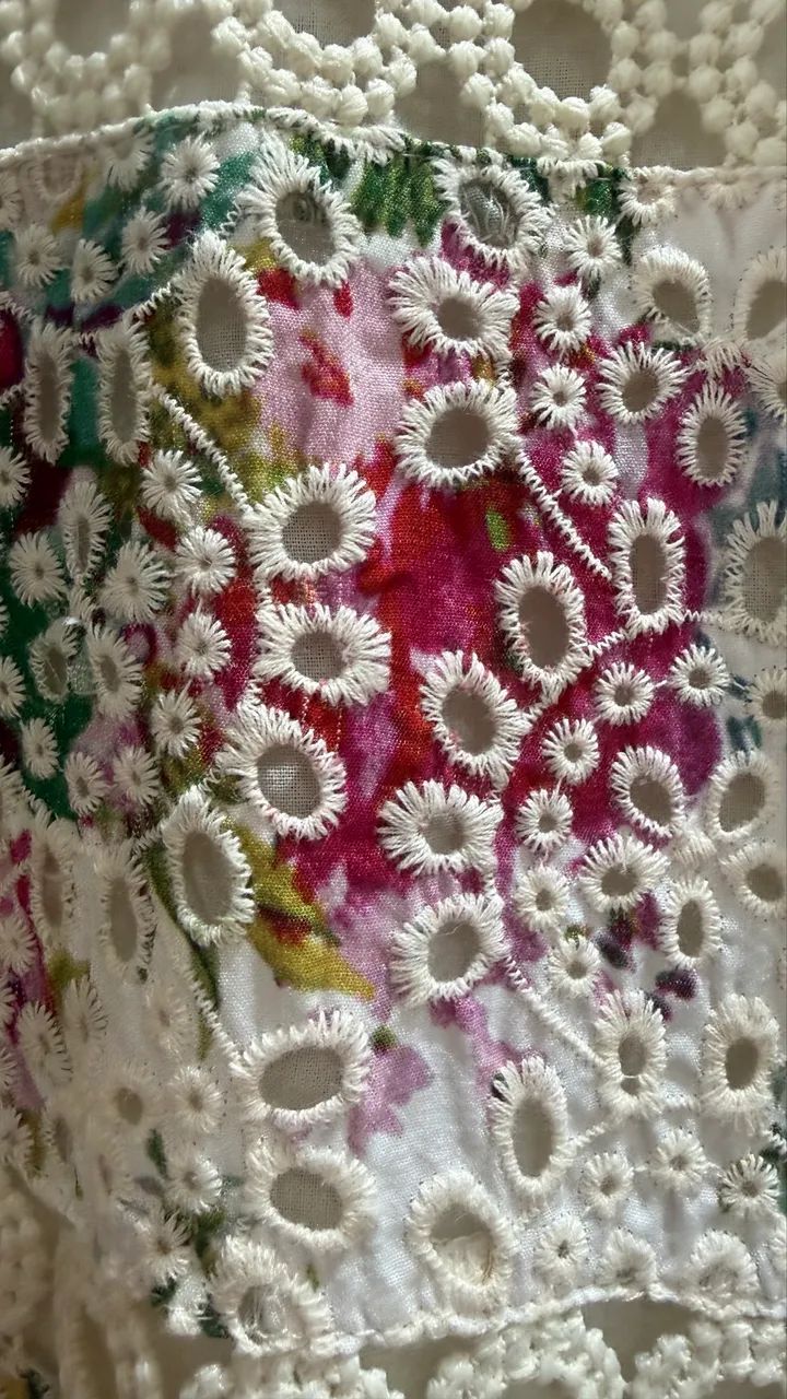 vestido floral bordado em laise com forro - Foto 2