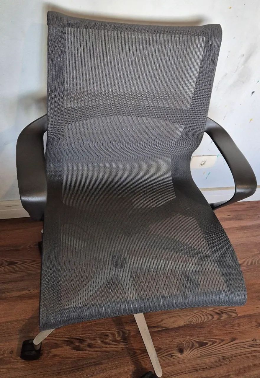 Herman Miller Setu com pequenas avarias 