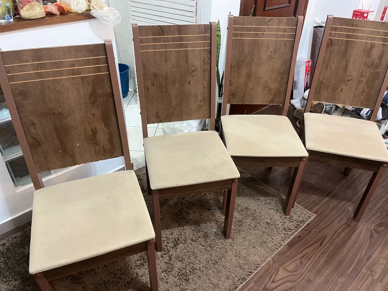 Conjunto de mesa e 4 cadeiras