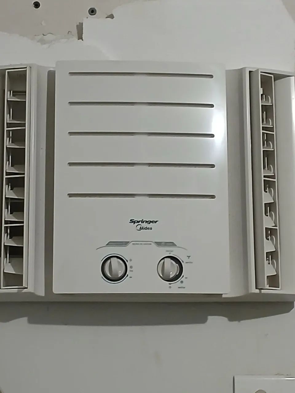 Ar condicionado Springer  janela