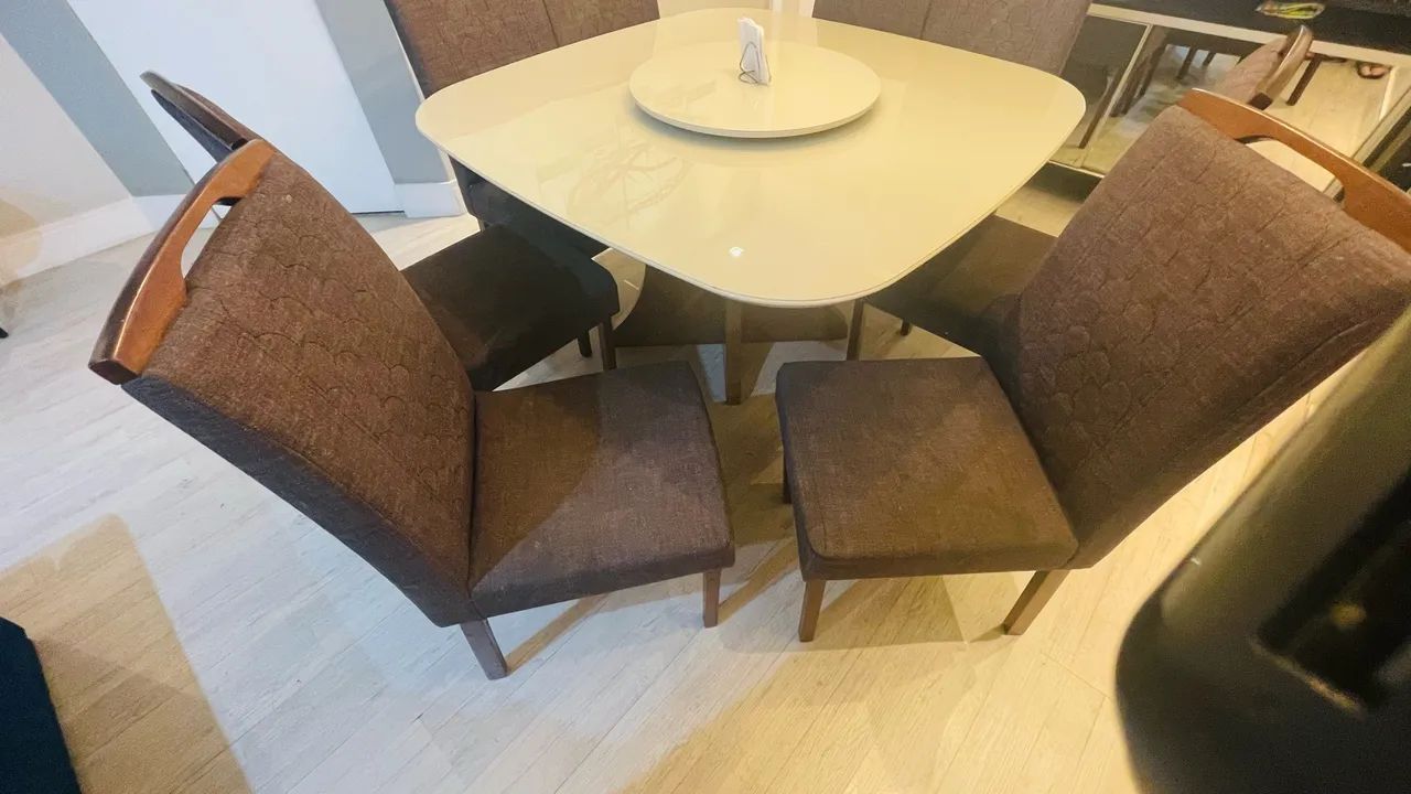 MESA QUADRADA 1,35m TAMPO DE VIDRO COM 8 CADEIRAS - Foto 3