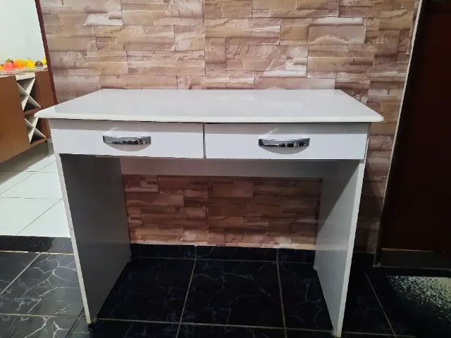 Escrivaninha branca438561235471575041