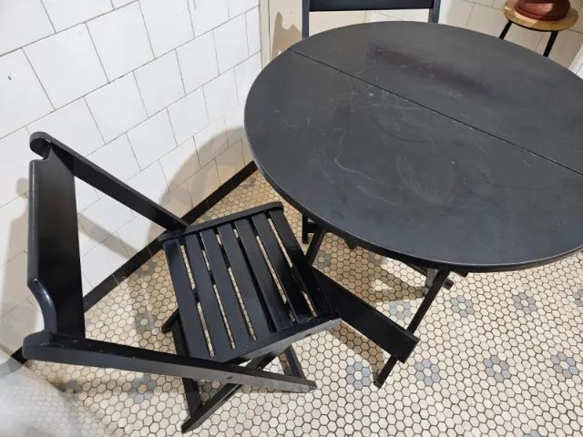 Mesa dobrável com 2 cadeiras madeira - Foto 2