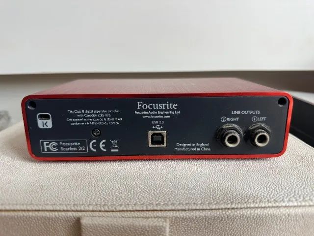 Interface de Áudio Focusrite Scarlett 2i2 1ª Geração + cabo USB-C - Foto 2