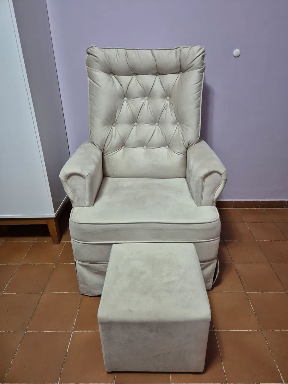 Poltrona de amamentação com balanço 