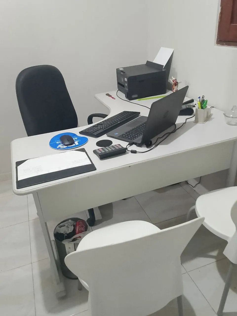 Mesa em L em ótimo estado