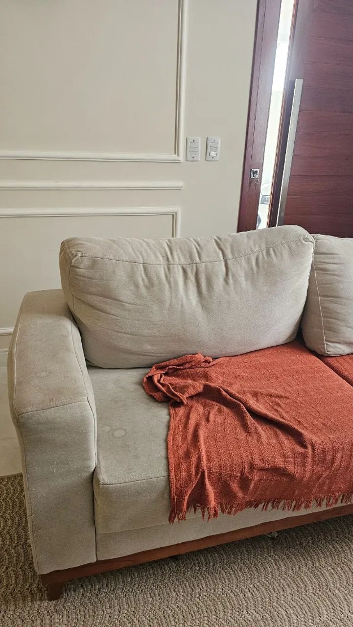 Um sofá  - Foto 4