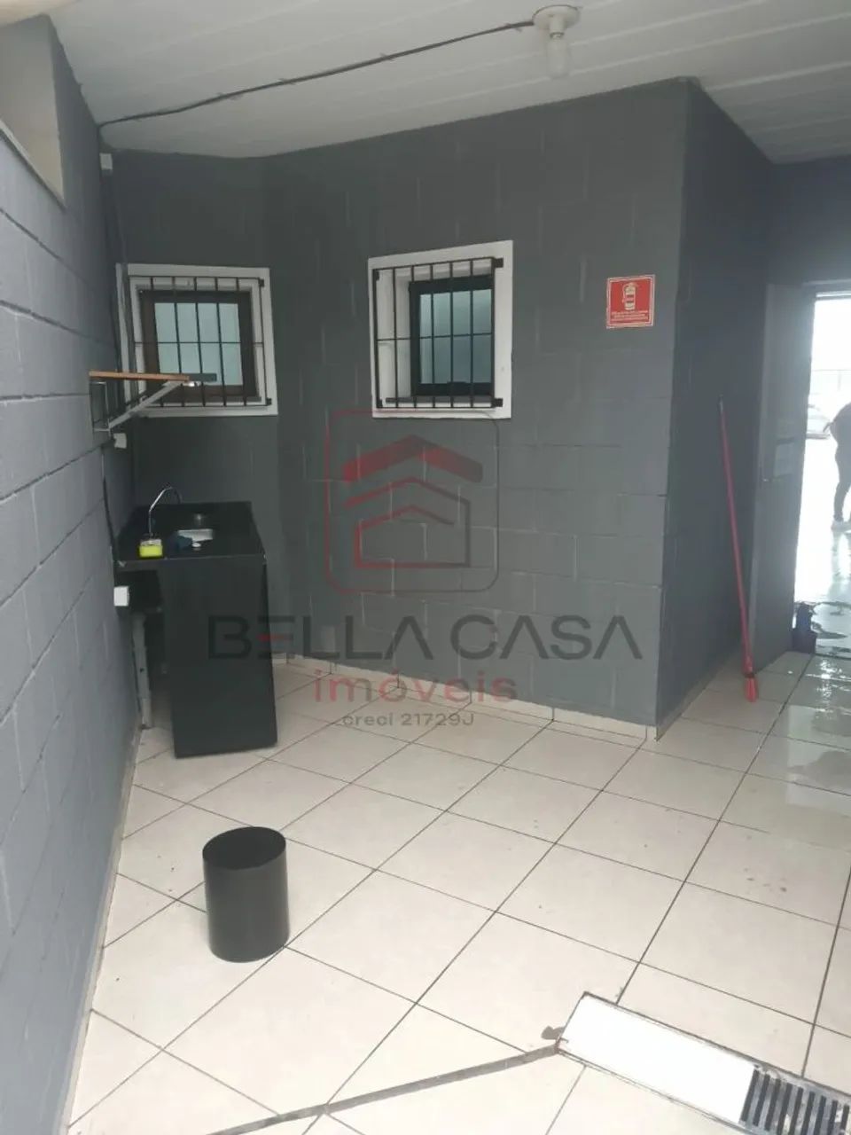 Salão comercial 300m2 2 banheiros 1 sala escritório - Foto 3