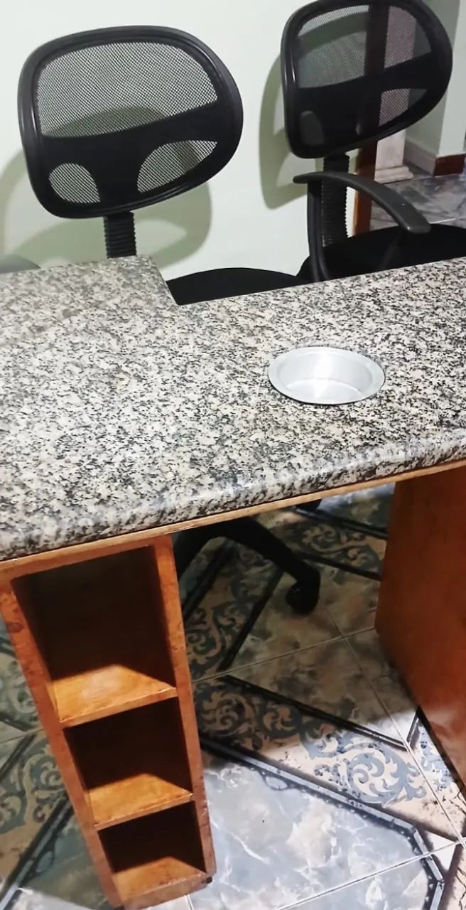 MESA DE MANICURE COM 2 CADEIRAS DE ESCRITORIO  - Foto 4