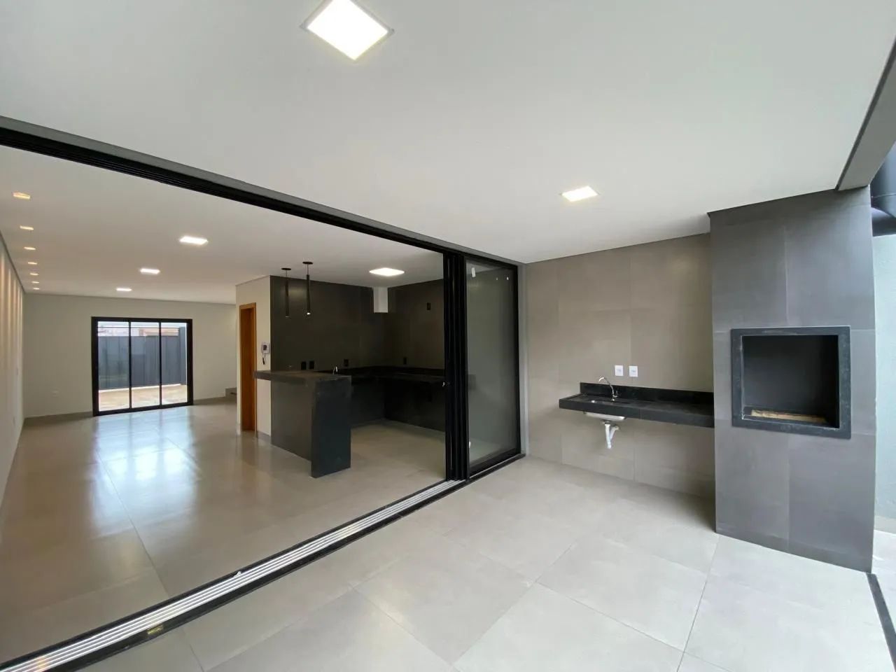 Casa à venda no bairro Vida Nova em Uberlândia