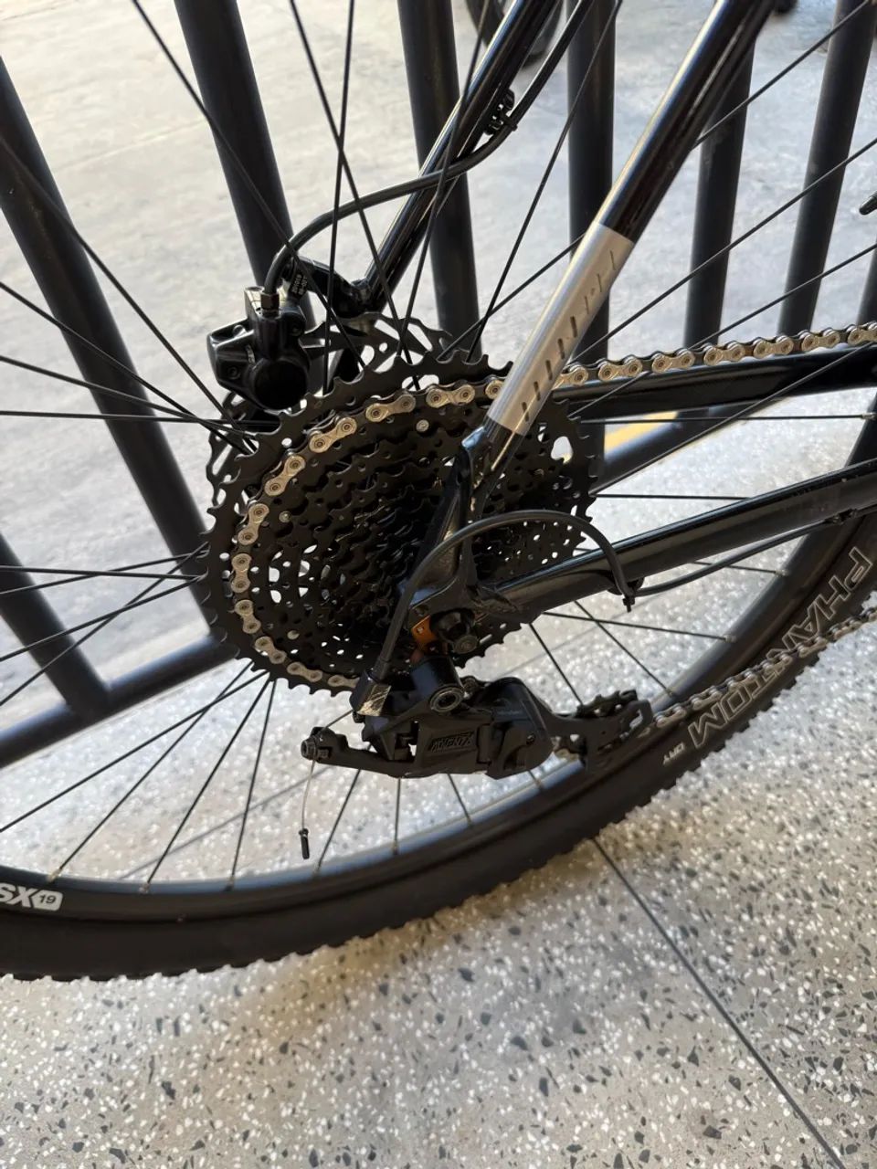 BICICLETA CANNONDALE ARO 29  - Foto 4