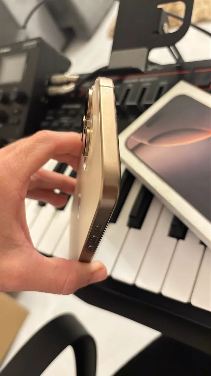 iPhone 16 pro Max 256 - Foto 3