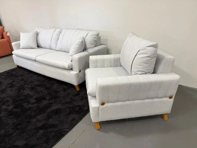 Sofá 2 Lugares + Poltrona com Pés de Madeira (Novo) Entrega Grátis! 