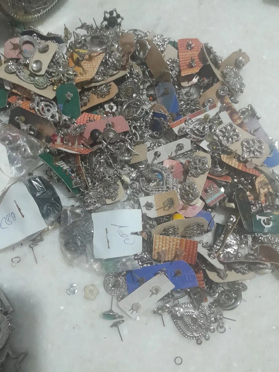 Peças de bijuterias pingentes dourado e prateado - Foto 2