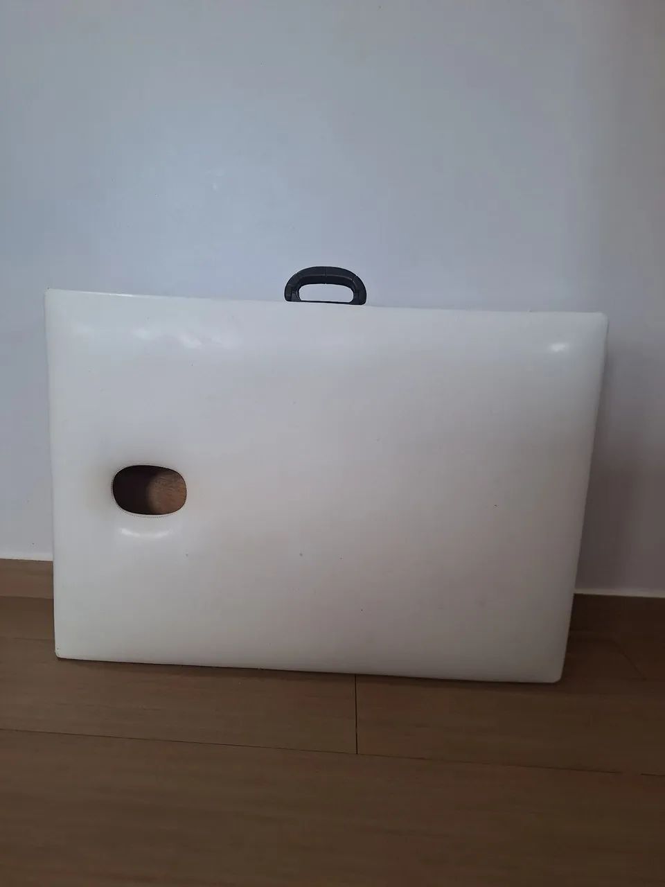 Maca maleta com orifício 