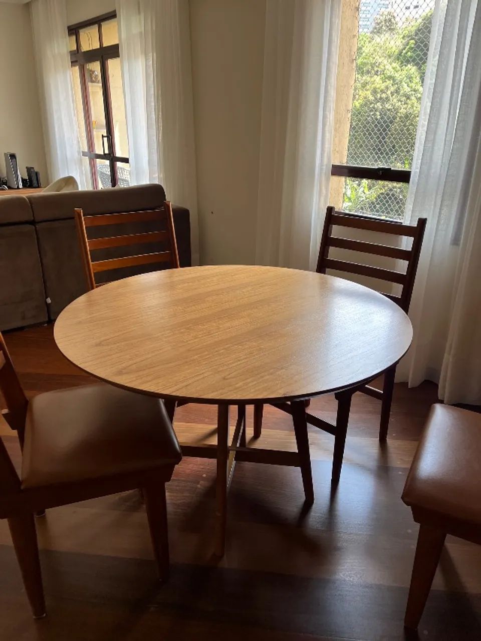 Mesa de jantar de madeira redonda  - Foto 5