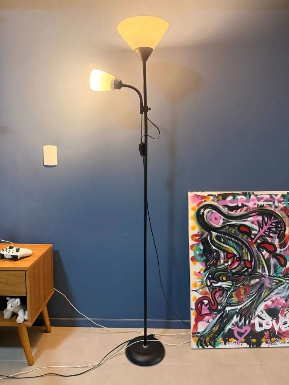 Luminária de piso + 2 lâmpadas inteligentes Wi-Fi RGB - Foto 3