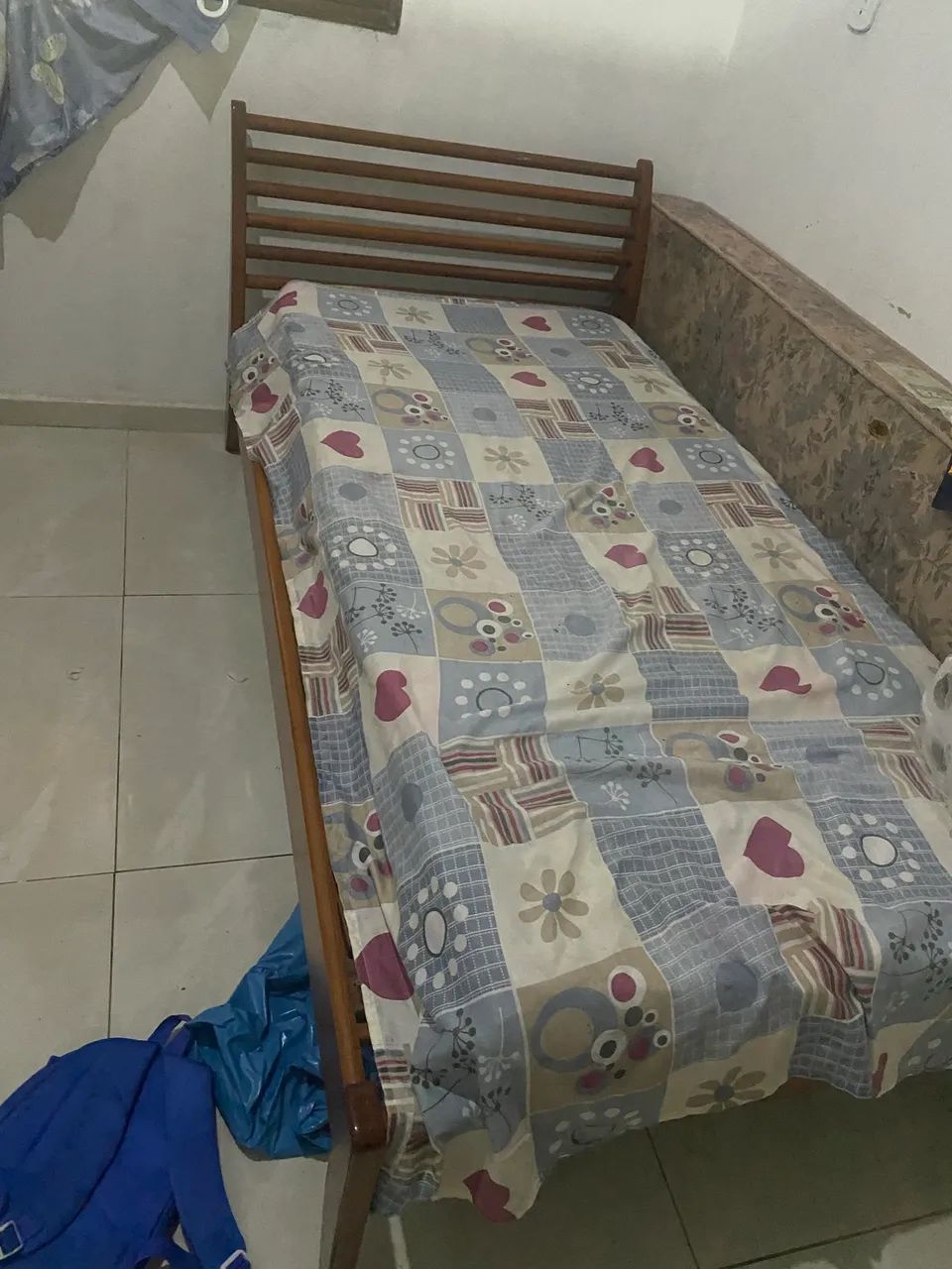 Vendo cama de madeira tok stok 