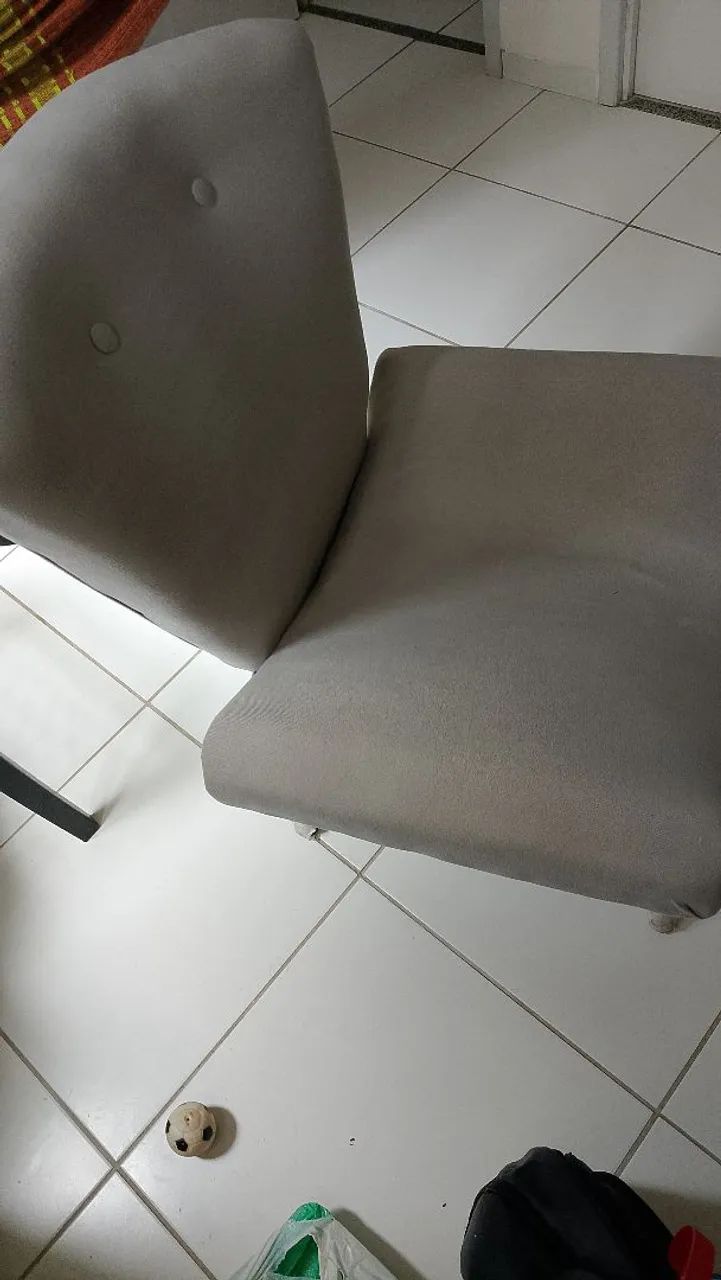 Poltrona cinza quase nem usada por 150 reais  - Foto 4