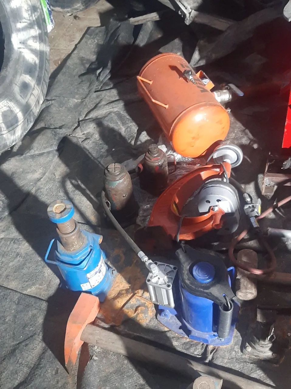 Vende -se  borracharia completa ,tratar com Maria Vany celular *  - Foto 3