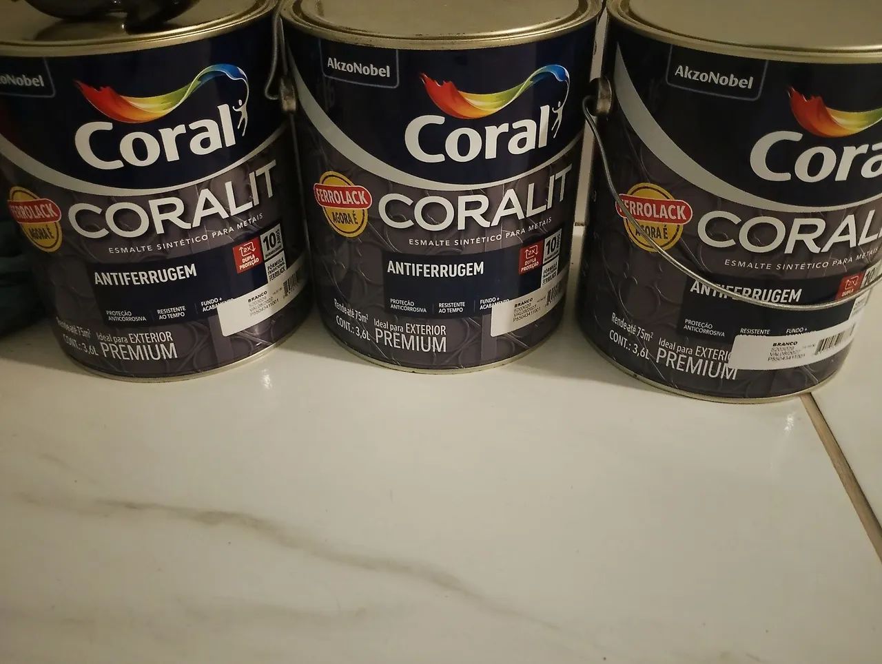 5 und. Tinta coralit antiferrugem branco neve/ Galão 3,6 L.  - Foto 2