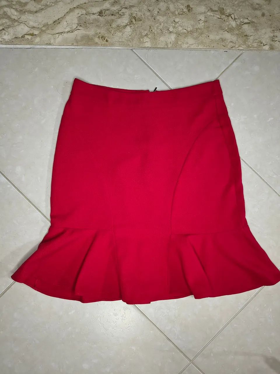 Vendo saia vermelha usada apenas uma vez  - Foto 2