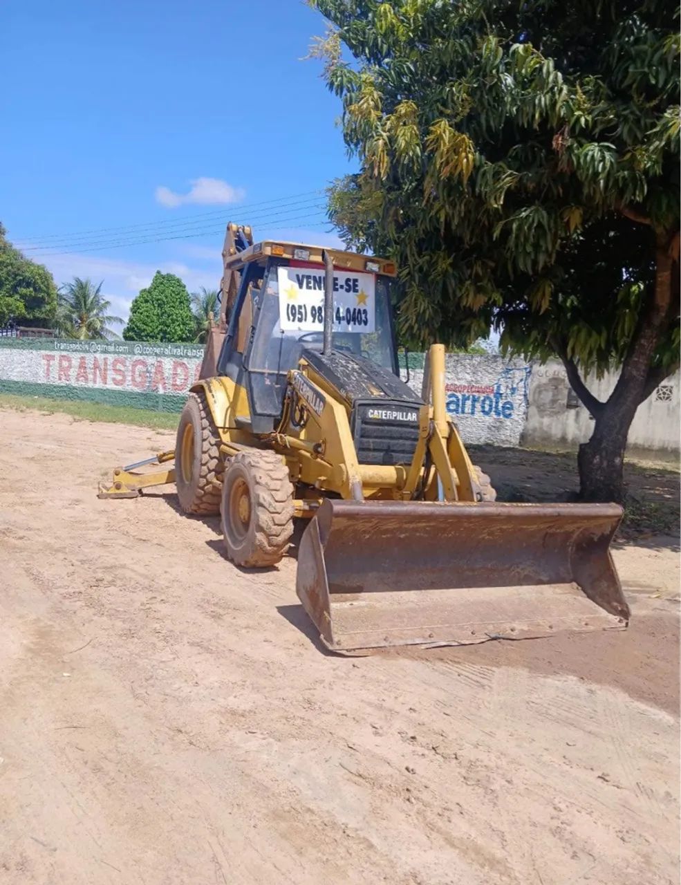 Retroescavadeira Caterpillar 416C 2010