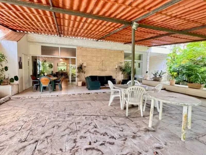 CASA DE 1380M² COM NASCENTE DE ÁGUA E QUADRA DE TÊNIS - Foto 3