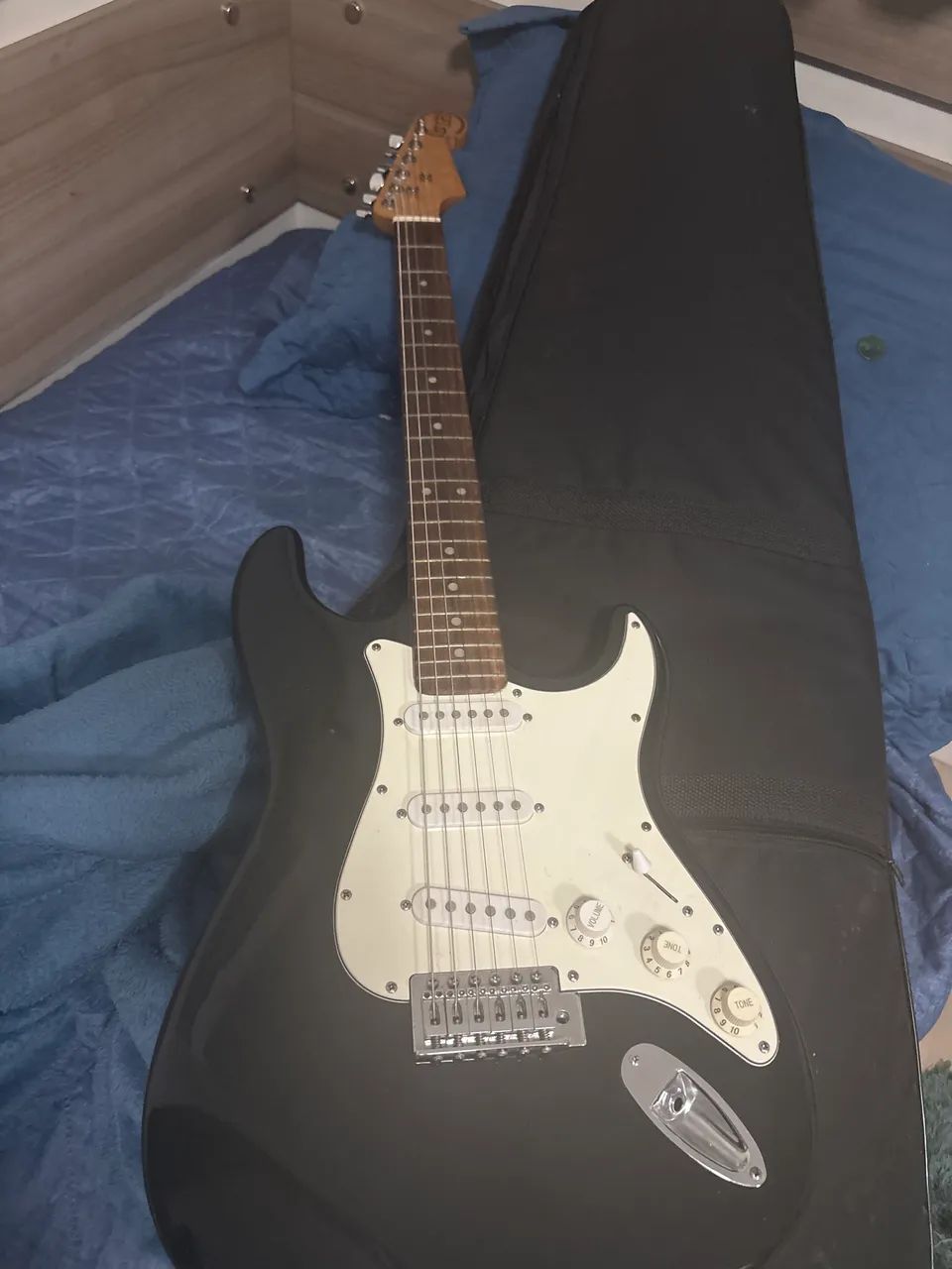 Guitarra GTR (semi nova + cabo + bolsa) 