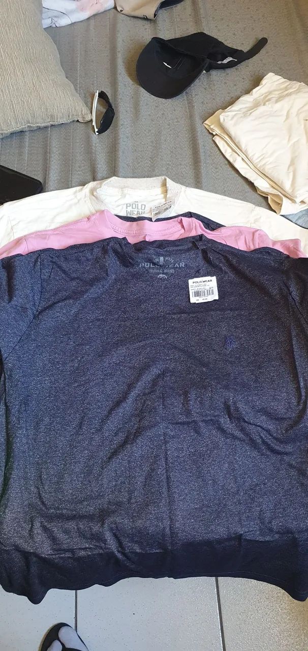 Camisetas com pequenos detalhes