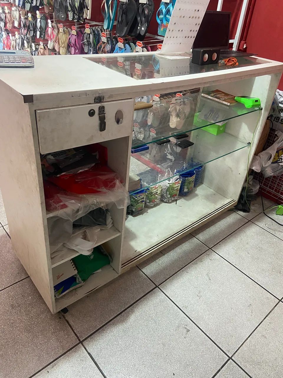 Vende-se balcão expositor 